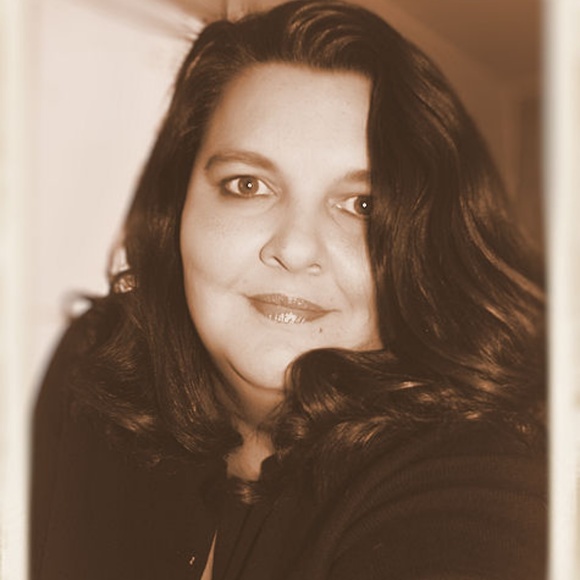 Meet your Posher, Renee - Picture 1 of 6